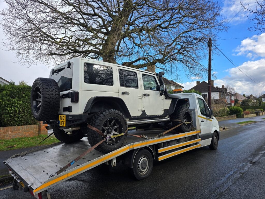 Local emergency towing service London for 4×4 vehicles using flatbed tow truck by London Auto Towing.