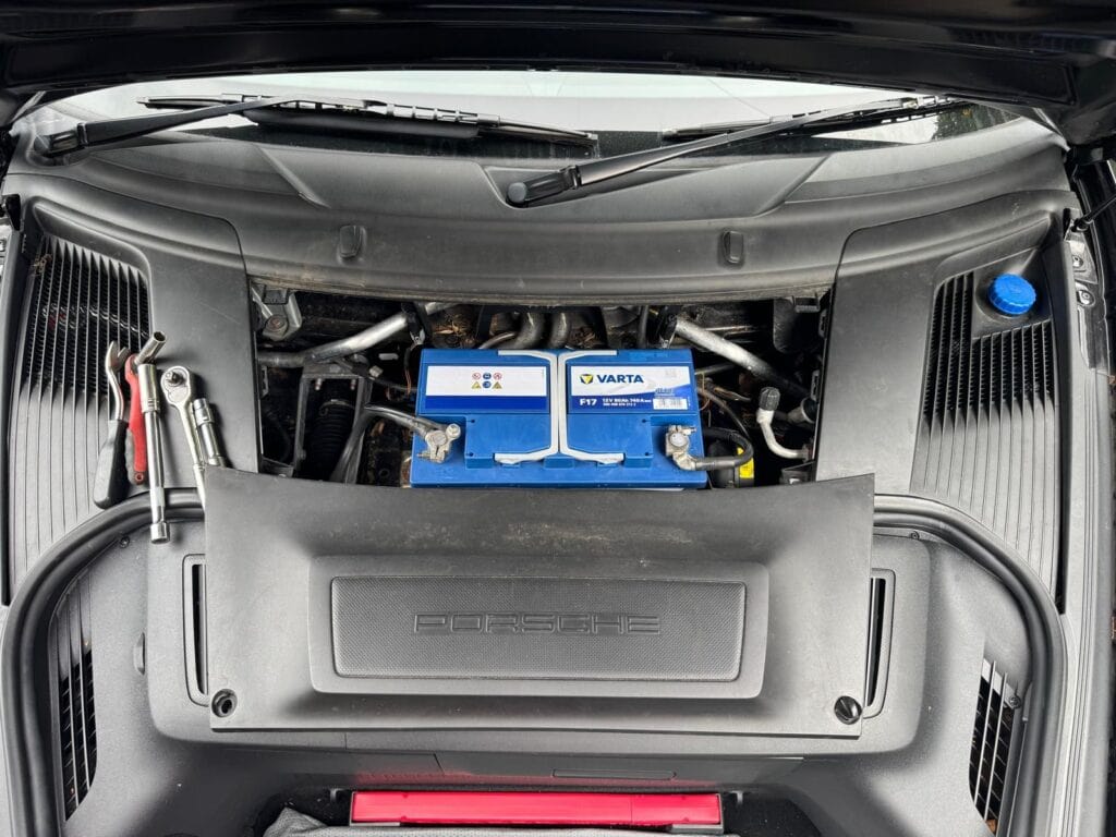 Car battery replacement and jump start service in London for Porsche vehicle