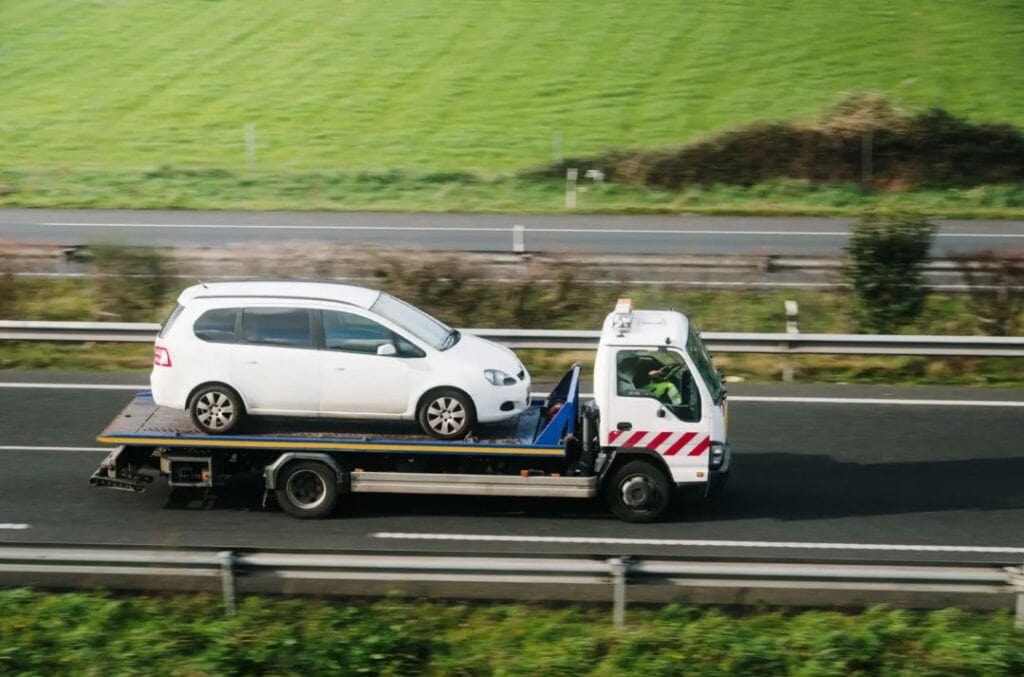 flatbed tow truck providing emergency breakdown recovery London on motorway