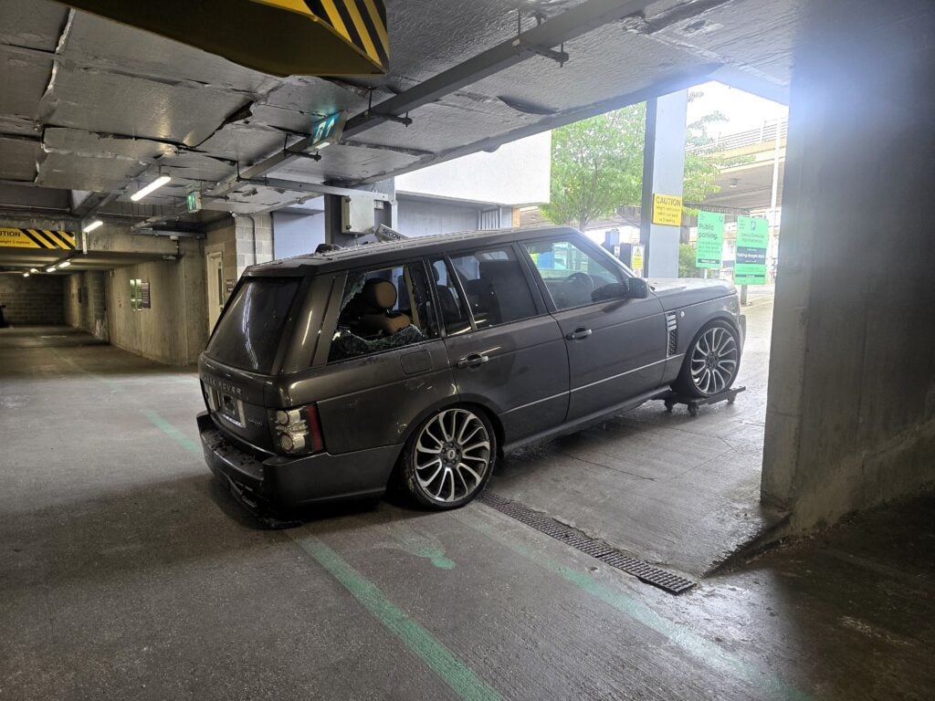 Underground car park recovery using wheel skates for low and non-drivable vehicles