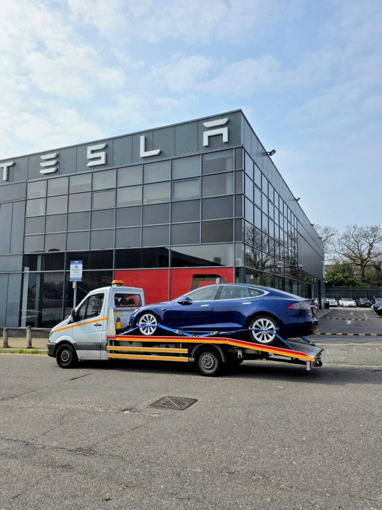 Tesla Model S electric car towing service Wimbledon. Reliable flatbed tow truck for towing service across SW19 and North Surrey.