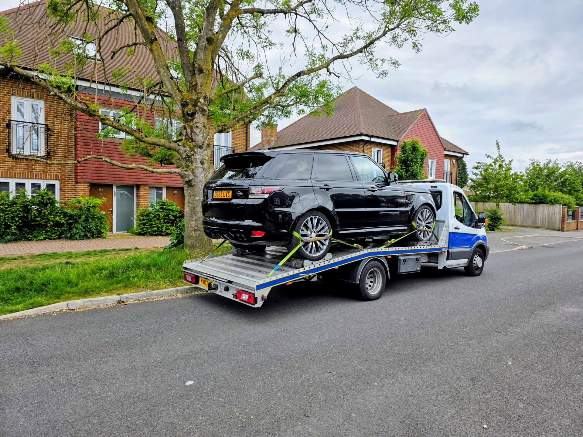 Range Rover Sport loaded on flatbed using recovery skates — expert breakdown recovery Chiswick W4